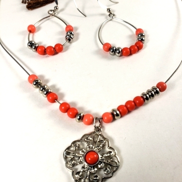 Elegant Silver and Coral Beaded Jewelry Set - Picture 3 of 11